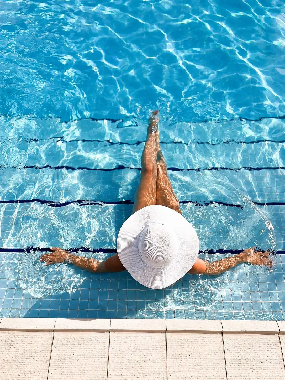 A morning by the pool
