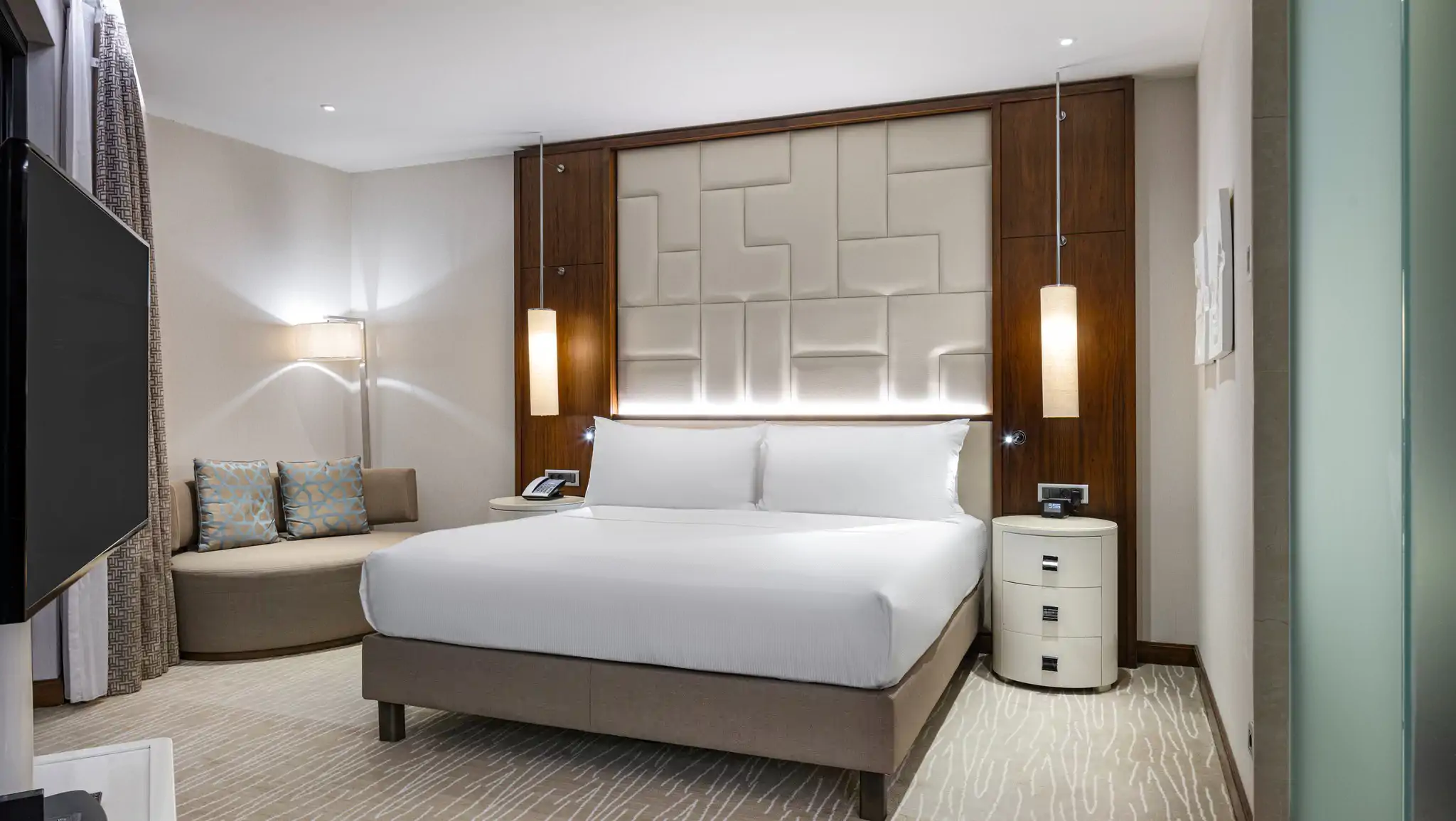 King Guestroom with Balcony and Sea View