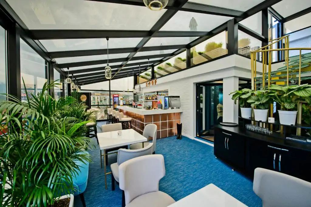 Cozy Café-Bar