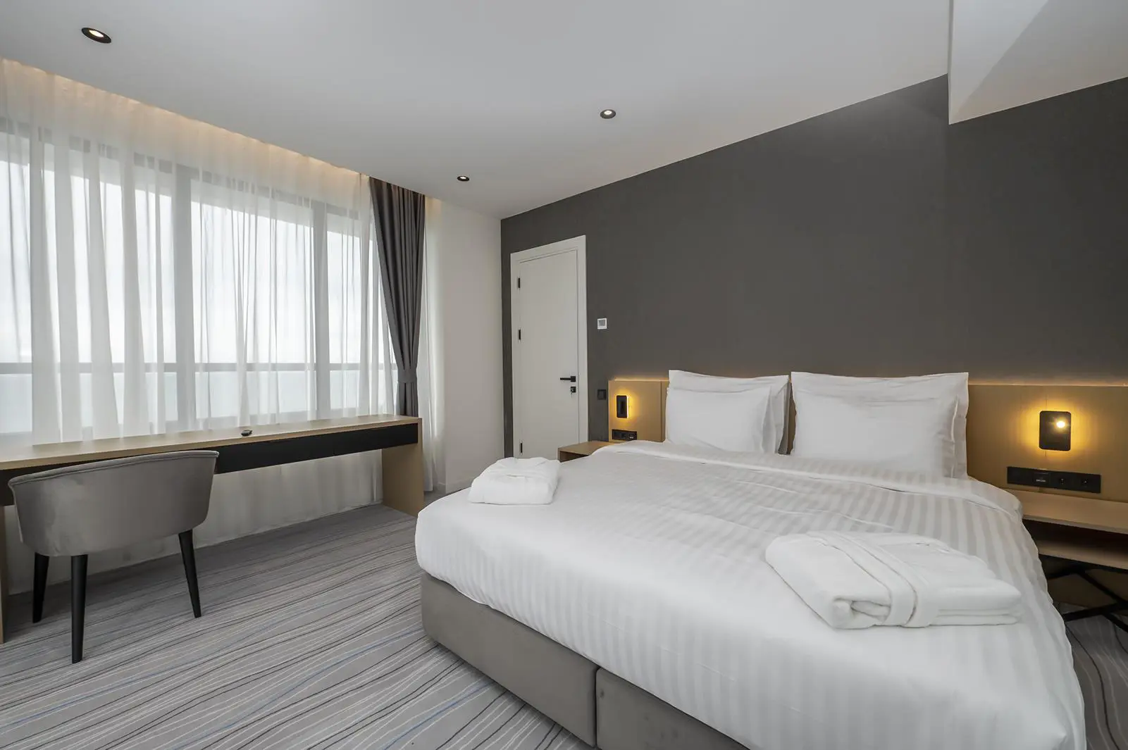 Two Bedroom Deluxe With Sea View And Balcony