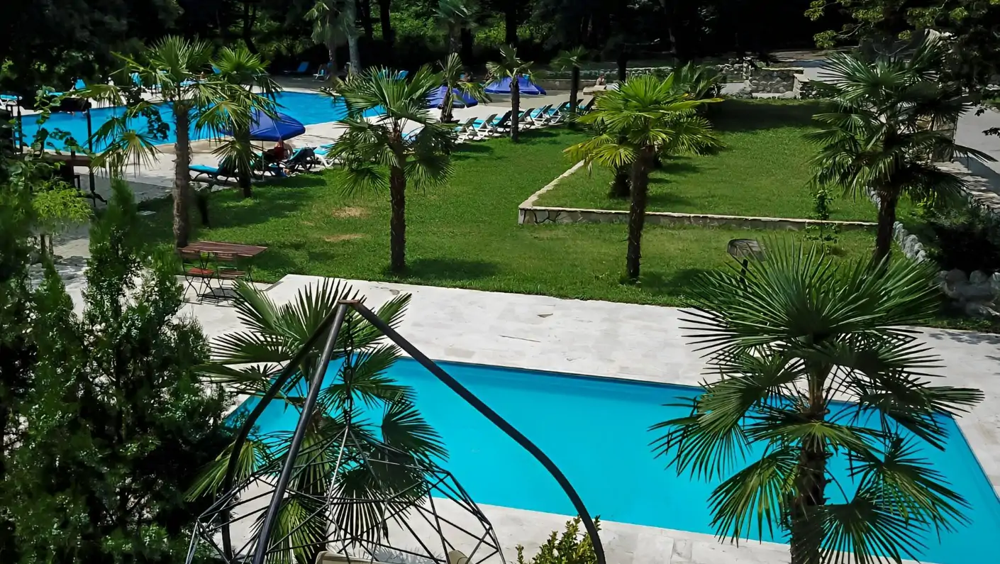 Outdoor Swimming Pool (Seasonal)