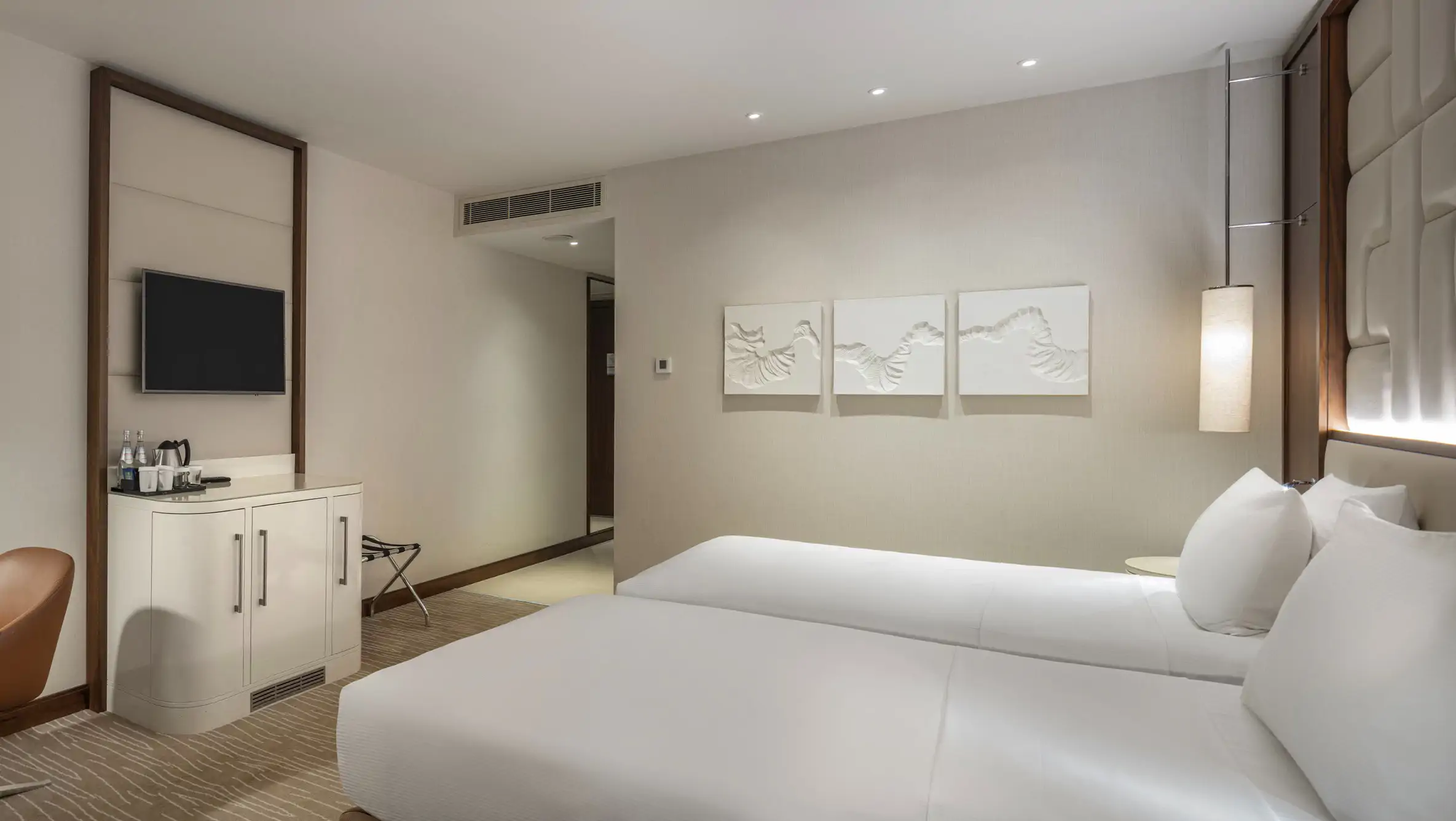Twin Guestroom with Balcony
