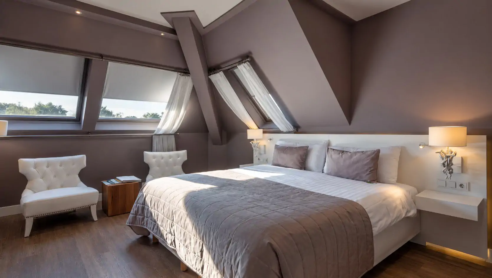 Corner room