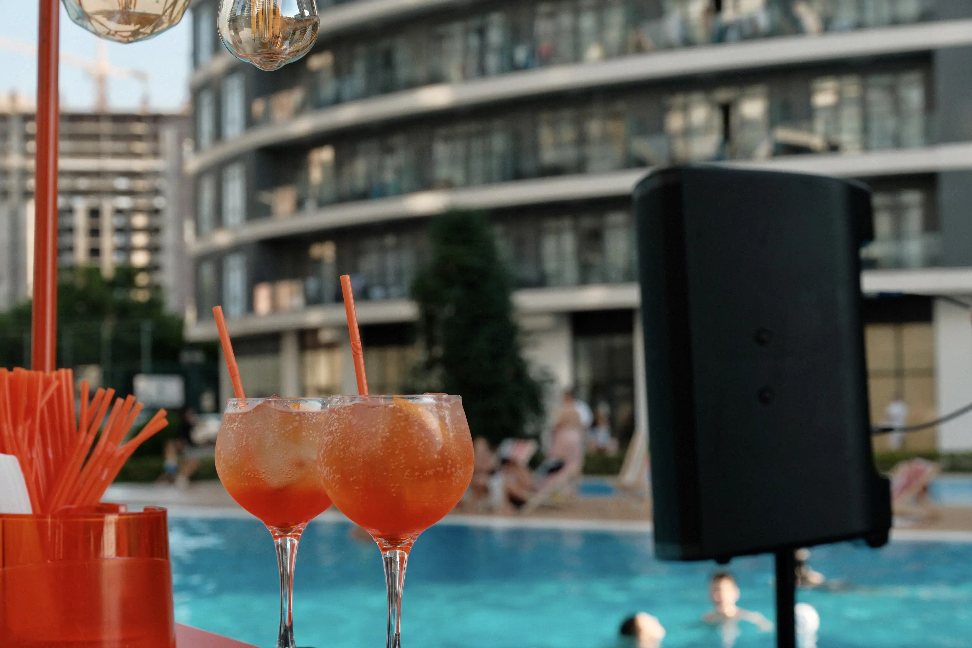 FOOD & DRINKS