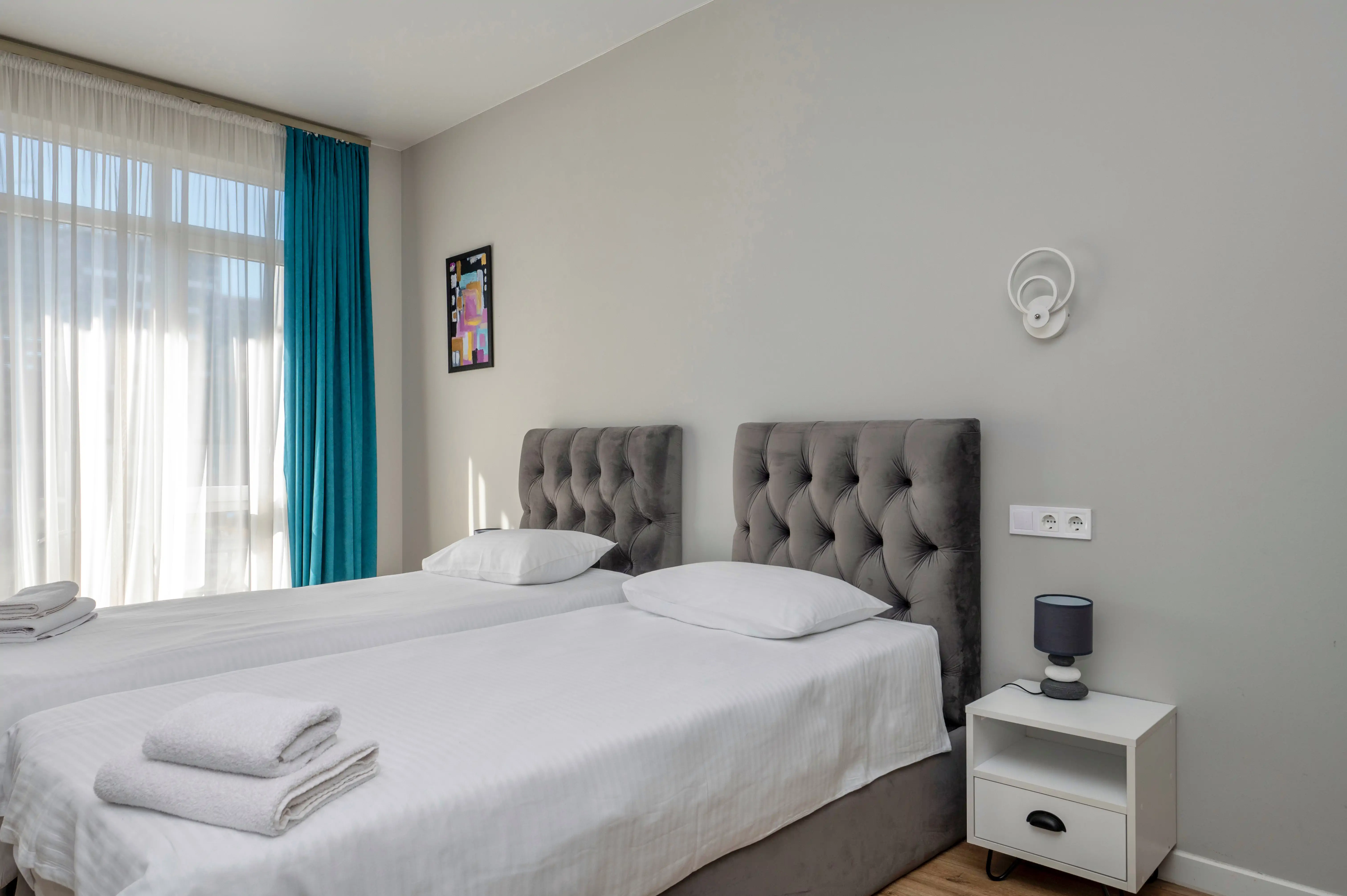 ROOMS & SUITES