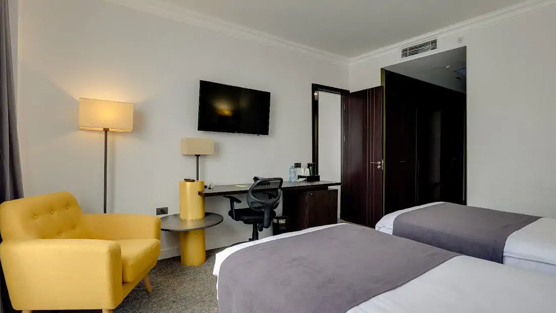 Deluxe Family Room