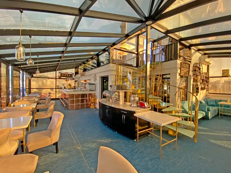 Cozy Café-Bar