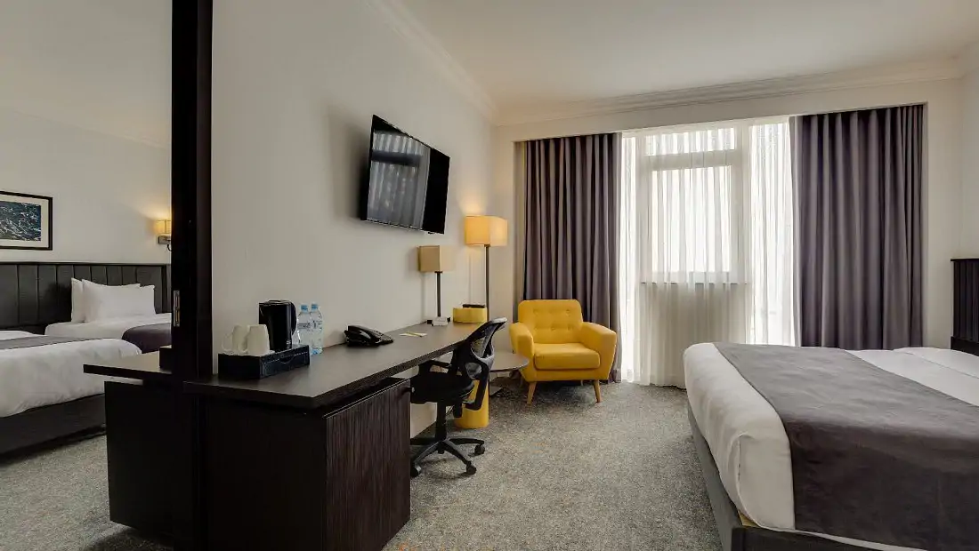 Deluxe Family Room