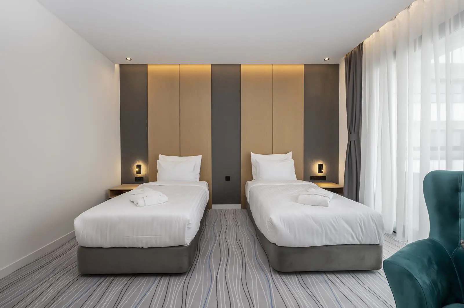 Standard Twin Room with Sea View and Balcony