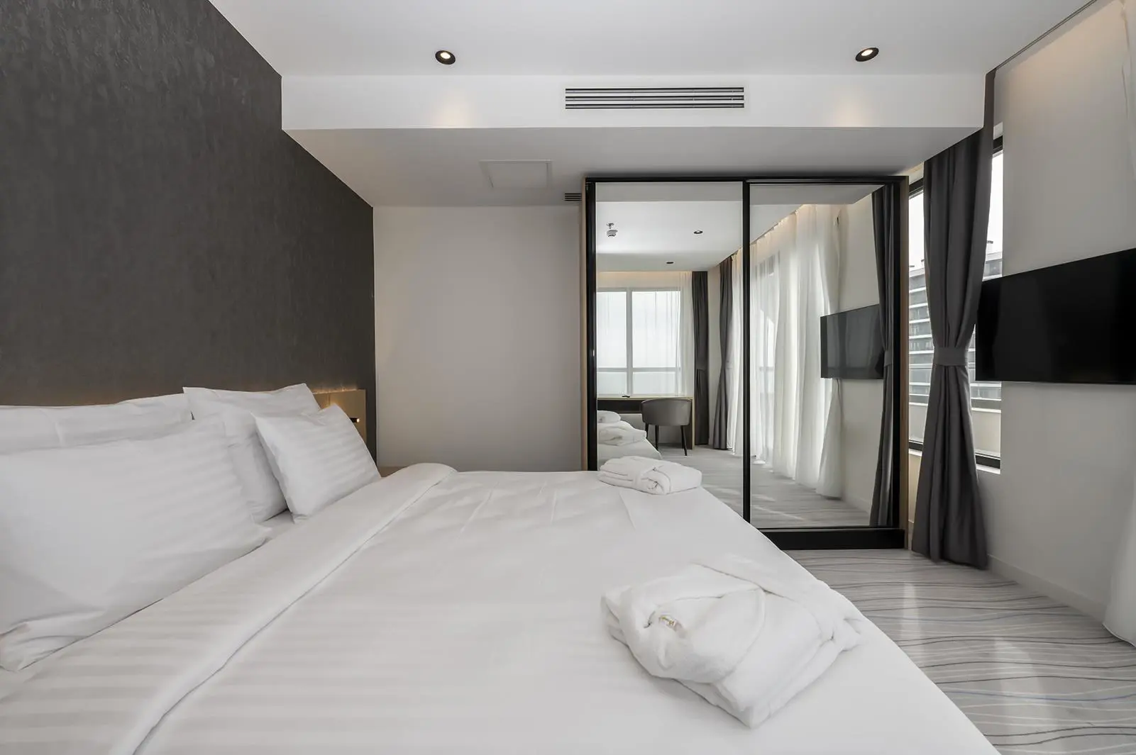 Two Bedroom Deluxe With Sea View And Balcony