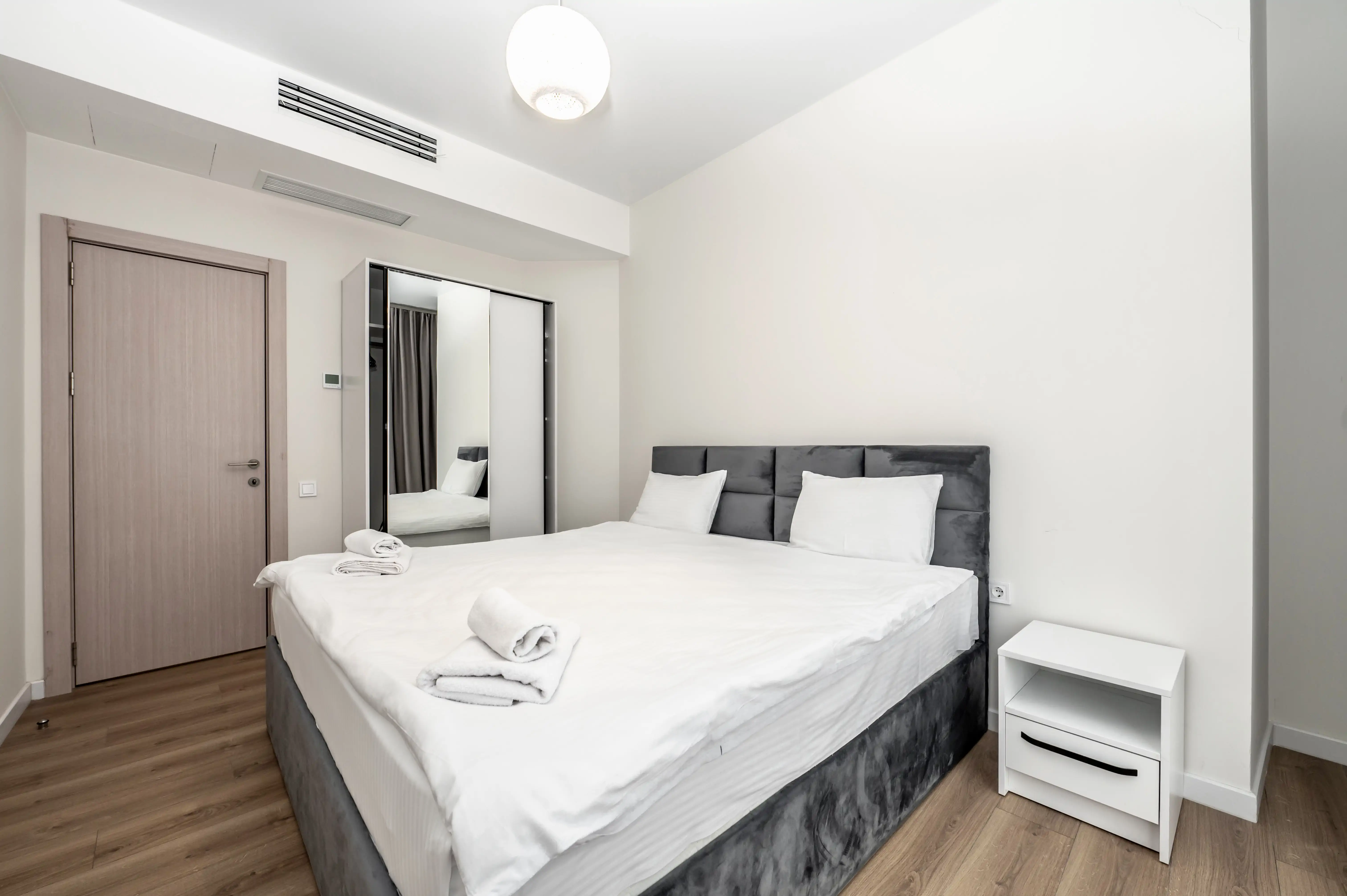 ROOMS & SUITES