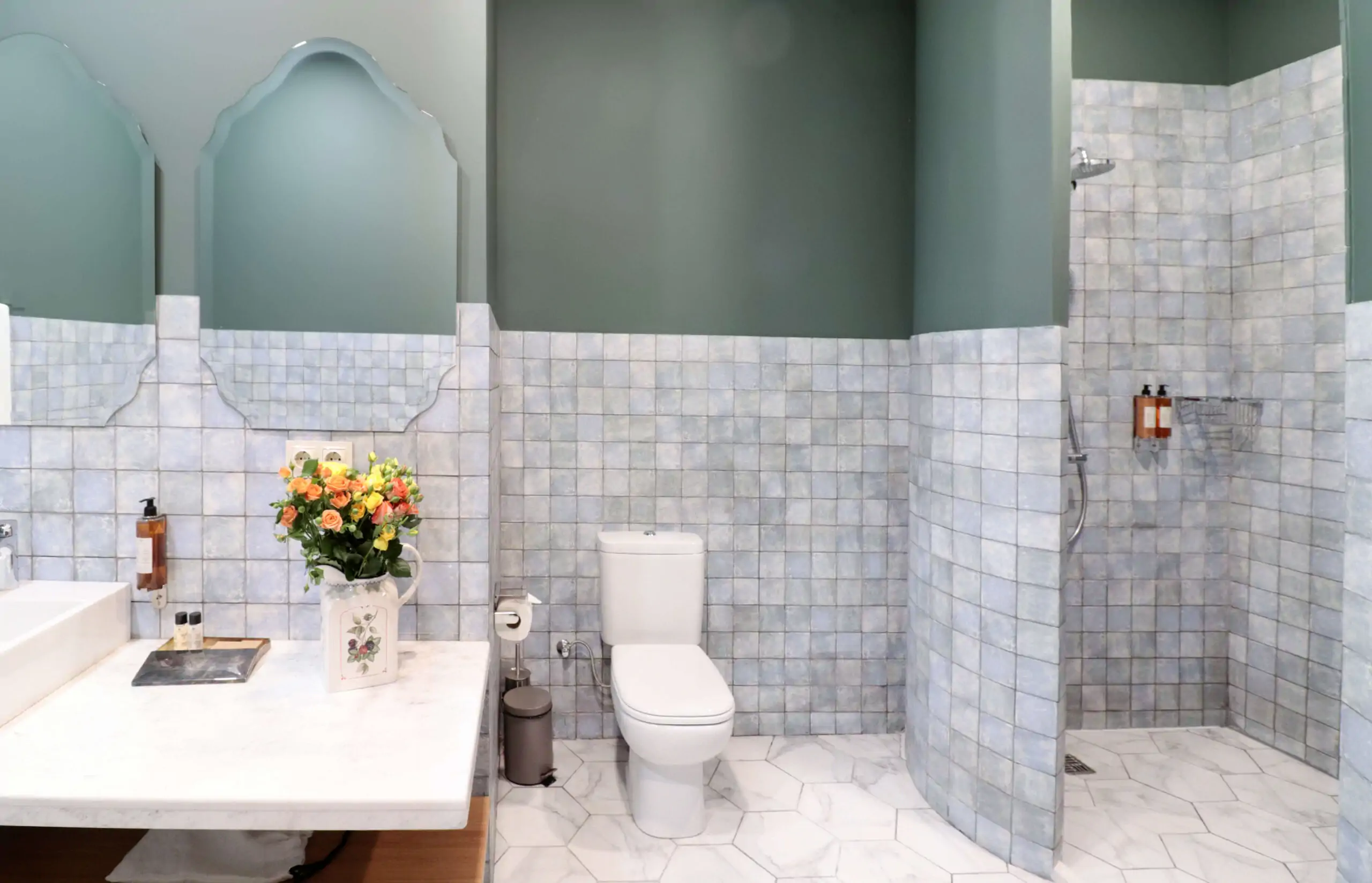 Deluxe Suite with Bath