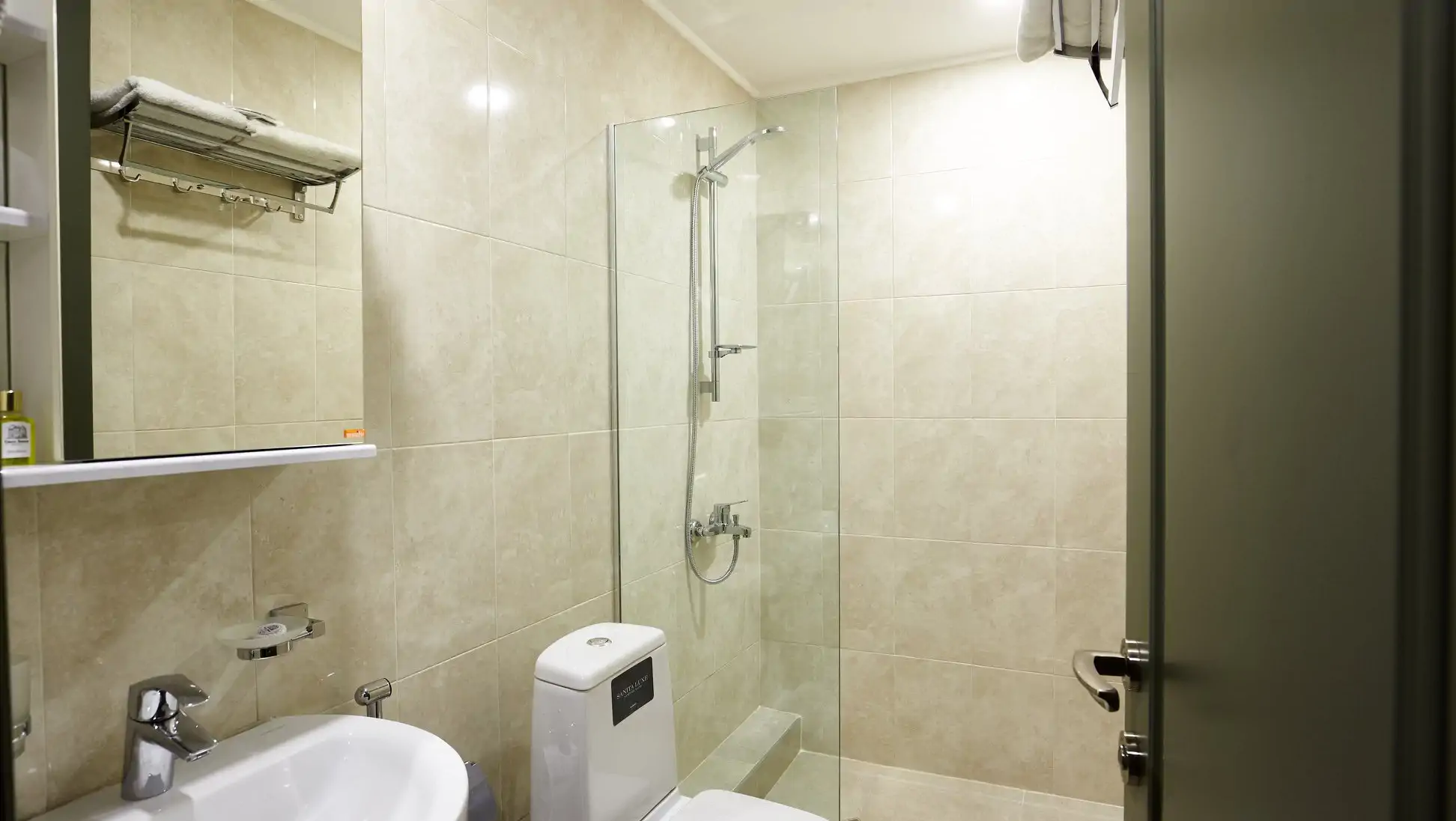Deluxe Double or Twin Room with City View