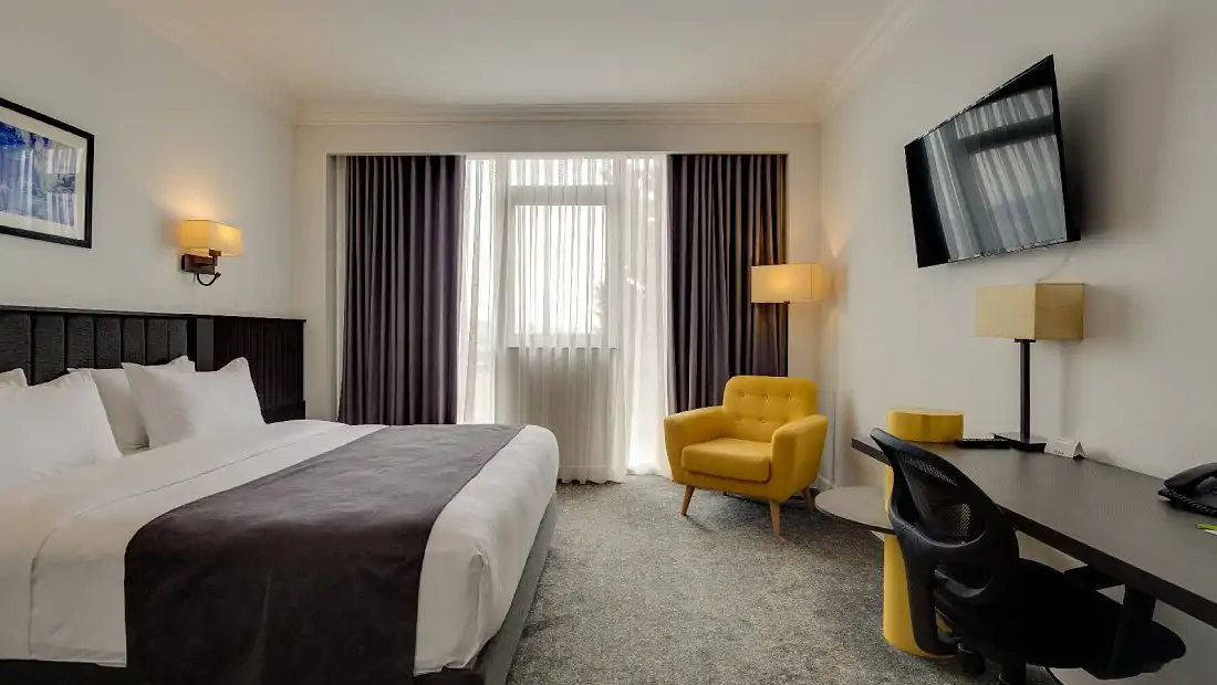 Deluxe Family Room
