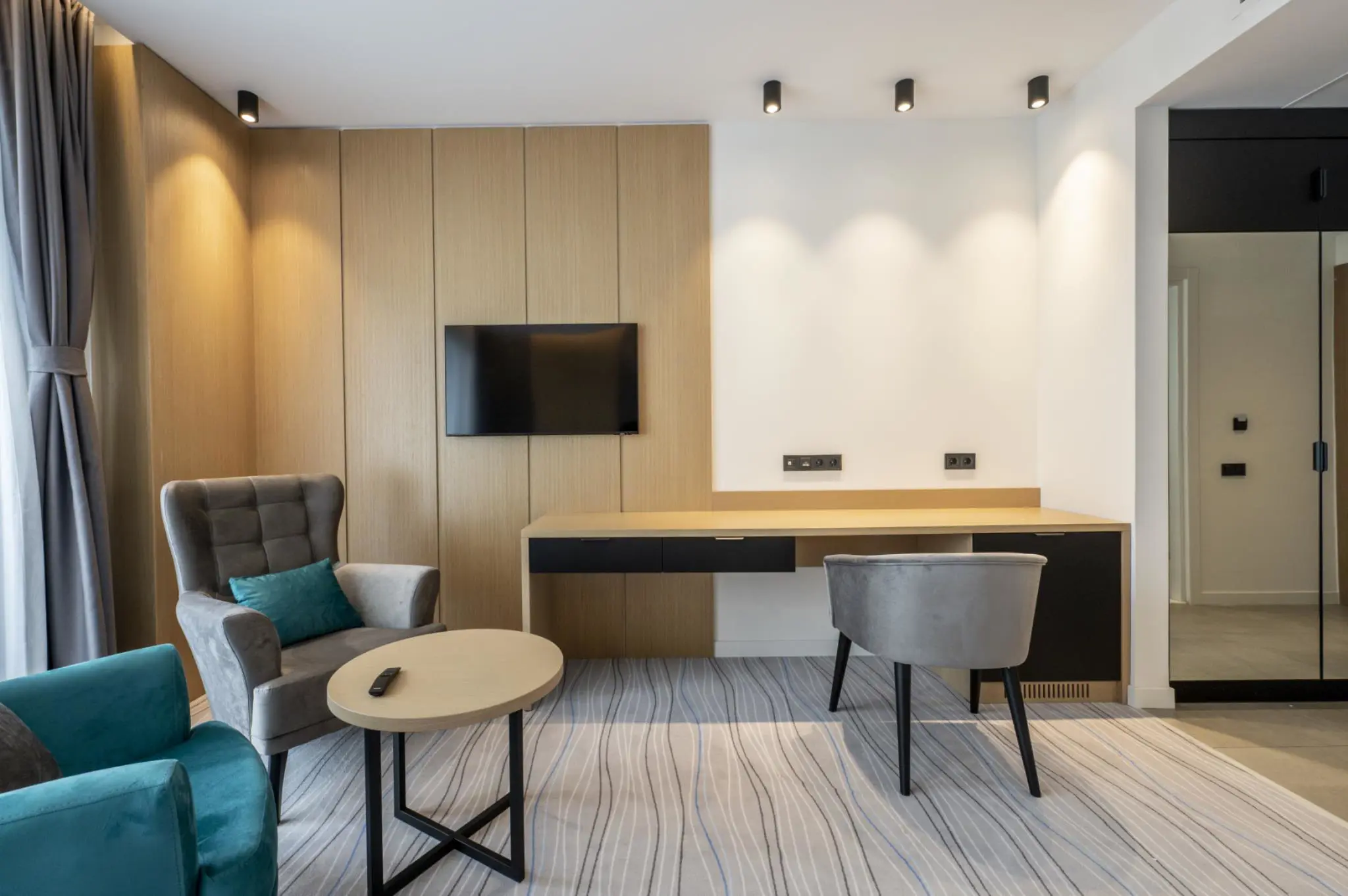 Standard Twin Room with Sea View and Balcony