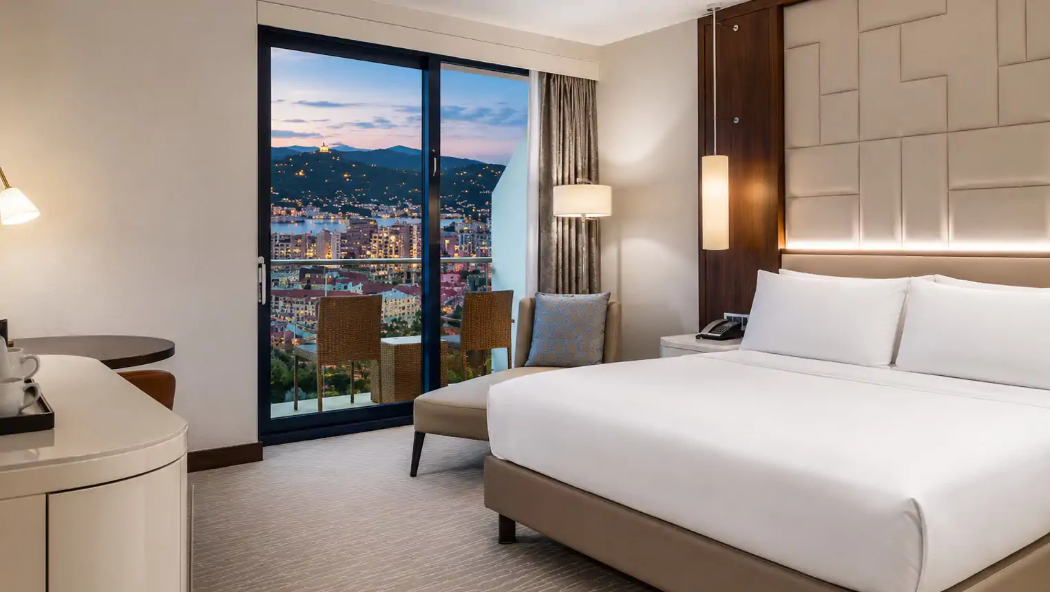 King Guest Room with Balcony