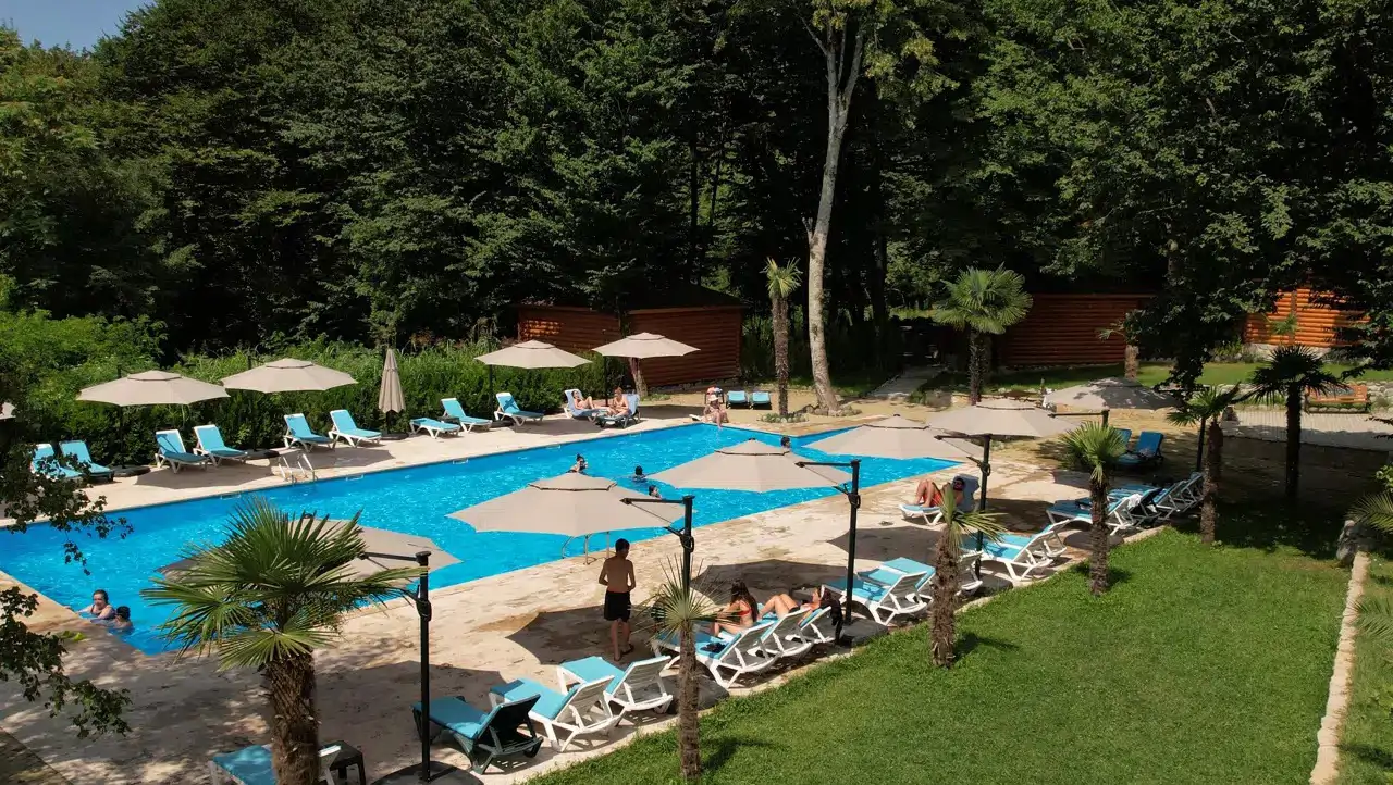 Outdoor Swimming Pool (Seasonal)