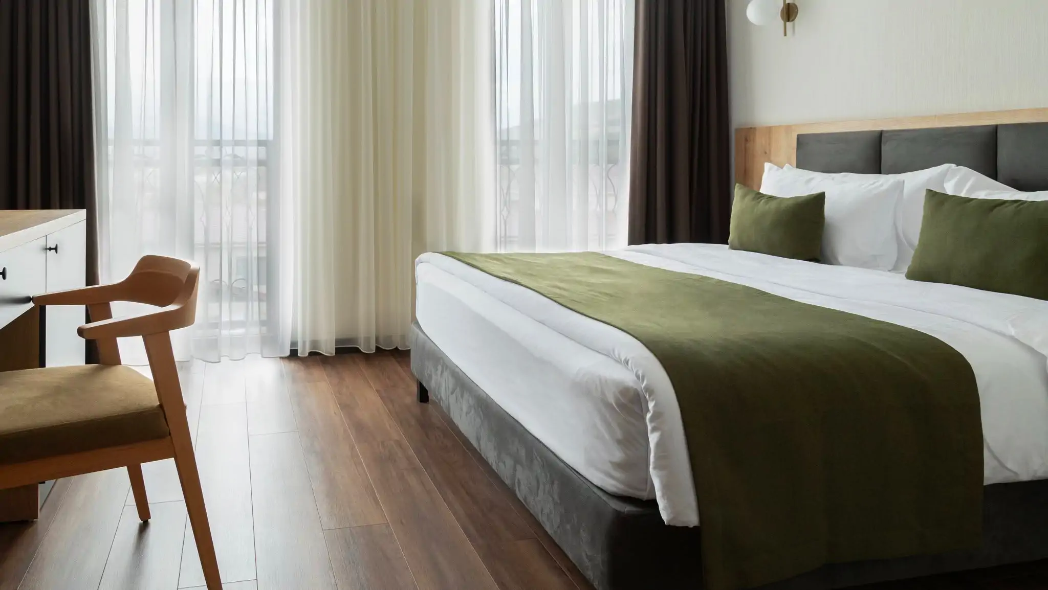 Rooms & Suites