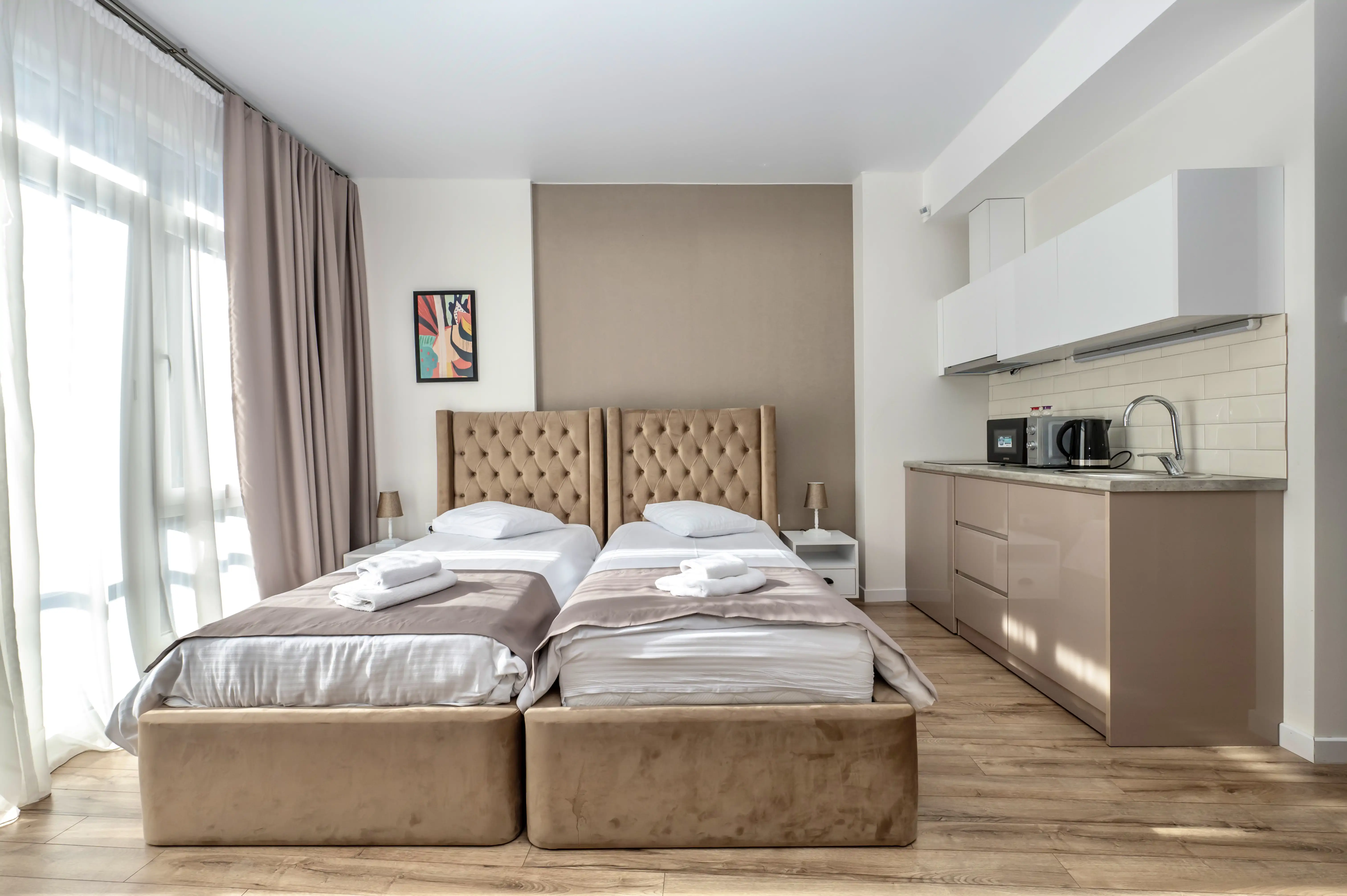 ROOMS & SUITES