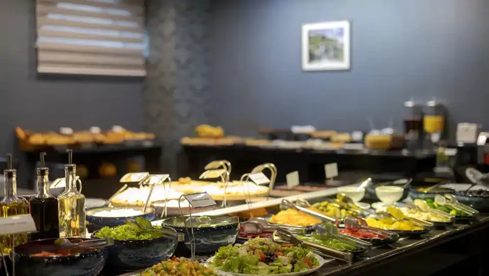 Restaurant & Bar